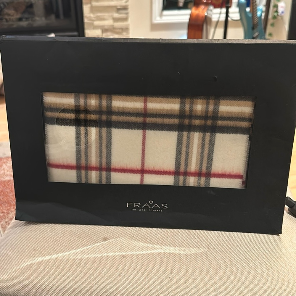 FRAAS scarf